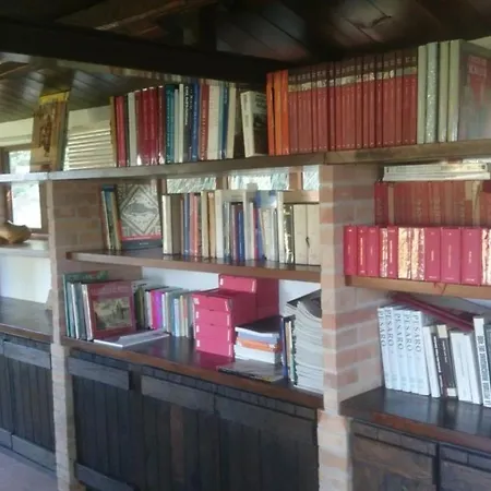 Βίλα Borgo Della Consolazione Sleeps 8 Trecastelli
